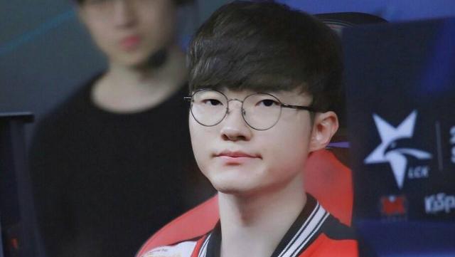 历届S赛单场分均输出排名：Uzi大嘴第二，Chovy是前十名唯一中单