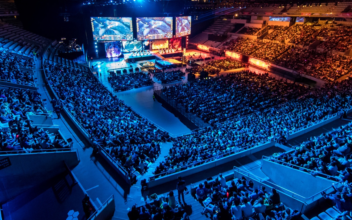 传闻：Riot Games考虑允许教练在比赛期间与玩家沟通